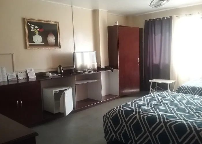 The Southern Cross 3* Manilla